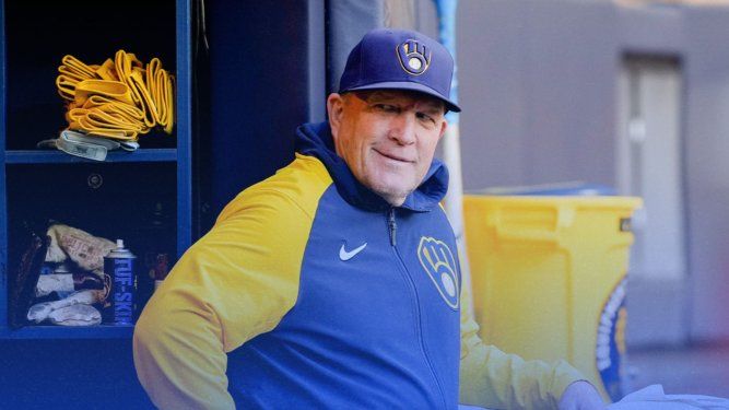 Pat Murphy se convierte en el primer estratega de los Cerveceros de Milwaukee en ser elegido Mánager del Año de la MLB Pat Murphy se convierte en el primer estratega de los Cerveceros de Milwaukee en ser elegido Mánager del Año de la MLB