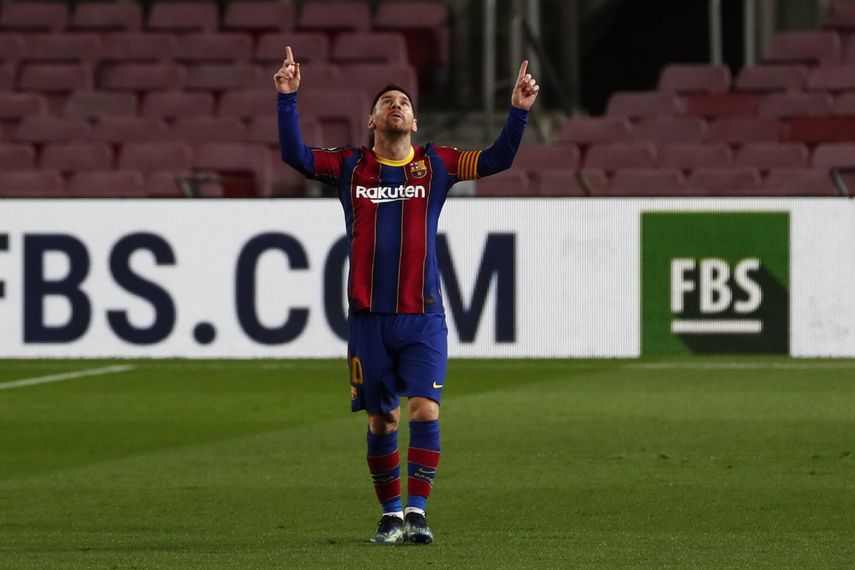 Lionel Messi celebra tras anotar el primer gol del Barcelona en la victoria 2-1 ante el Athletic Bilbao en la Liga española, el domingo 31 de enero de 2021