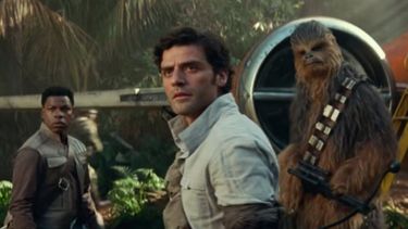 La escena, al ser una secuencia tan breve, ha provocado algunos comentarios escépticos del colectivo.