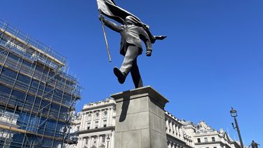 Una estatua firmada supuestamente por el elusivo artista británico Banksy ha aparecido en las últimas horas en el centro de Londres. &nbsp;