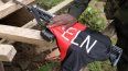 Detalle del arma de un rebelde de la patrulla del Ejército de Liberación Nacional (ELN) uno de los grupos armados en la frontera colombo venezolana, cerca del río Baudó en el provincia de Chocó, Colombia, el 26 de octubre de 2023.