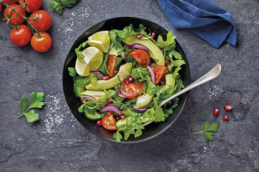 Mantener una alimentación sana ayuda a controlar los niveles de colesterol.&nbsp;