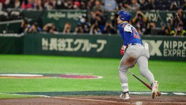El taiwanés Stuart Fairchild conecta un grand slam durante el partido del Grupo C del Clásico Mundial de Béisbol (CMB) entre Taiwán y la República Checa en el Tokyo Dome, Tokio, el 7 de marzo de 2026.&nbsp;