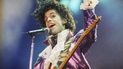 Prince da un concierto en The Forum en Inglewood, California, el 18 de febrero de 1985.
