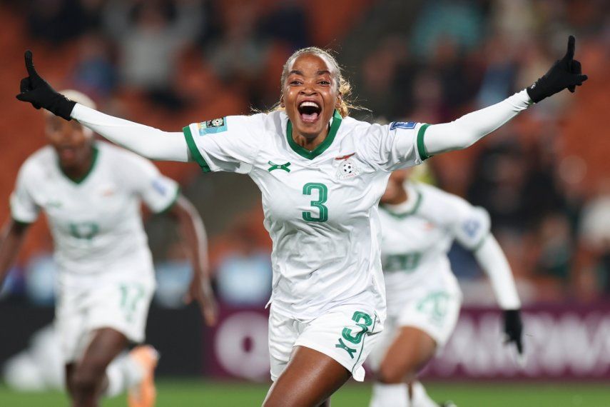 Lushomo Mweemba celebra tras anotar el primer gol de Zambia en la victoria 3-1 ante Costa Rica en el Mundial femenino, el lunes 31 de julio de 2023, en Hamilton, Nueva Zelanda.