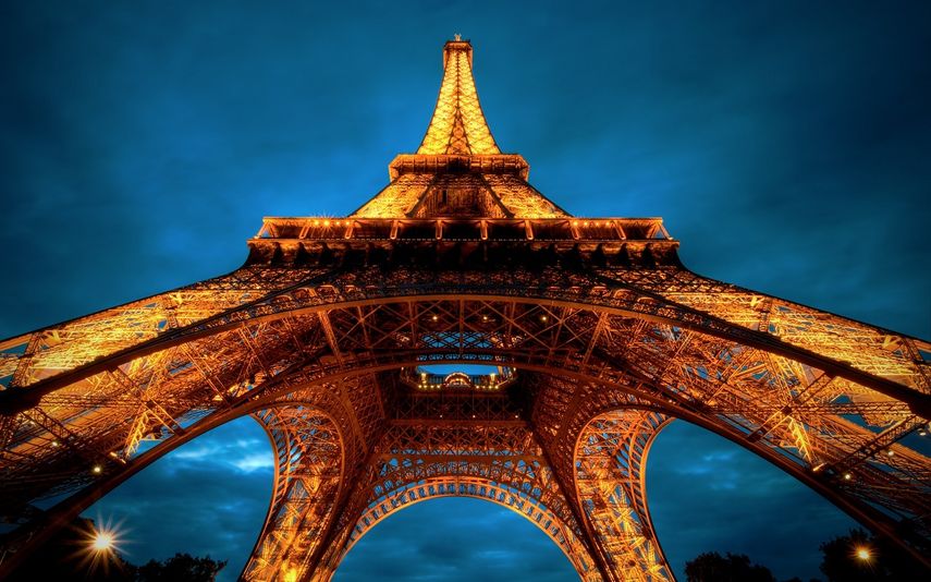 Cerca de 7 millones de turistas al año visitan la Torre Eiffel.
