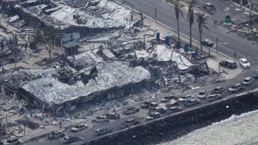 Restos de viviendas y autos calcinados tras un incendio en Lahaina, Hawai, el 10 de agosto de 2023.&nbsp;
