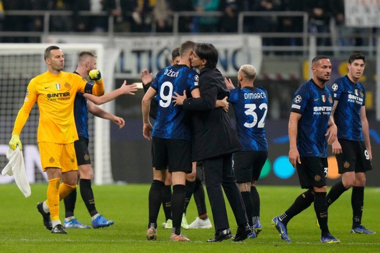 Dos goles de Edin Dezko ayudaron al Inter a imponerse ante un desaparecido Shakhtar en Champions