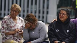 La gente se reúne en la calle luego de un terremoto de magnitud 7,6 en la Ciudad de México, el lunes 19 de septiembre de 2022.