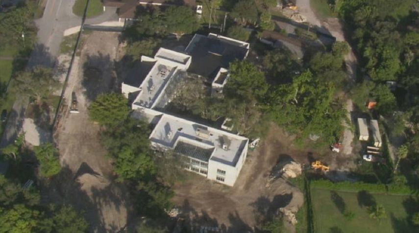 La escuela ha rescindido su contrato con la compañía de seguridad que empleaba al guardia.