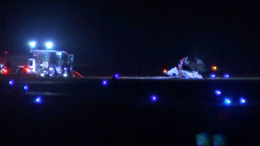La avioneta (der.) se estrelló apenas despegó del aeropuerto&nbsp;Key Larkin, en Palatka, en el noreste de Florida.