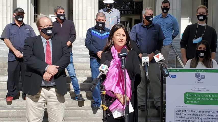 La residente Denise Gálvez habla sobre una demanda interpuesta contra la Ciudad de Miami.