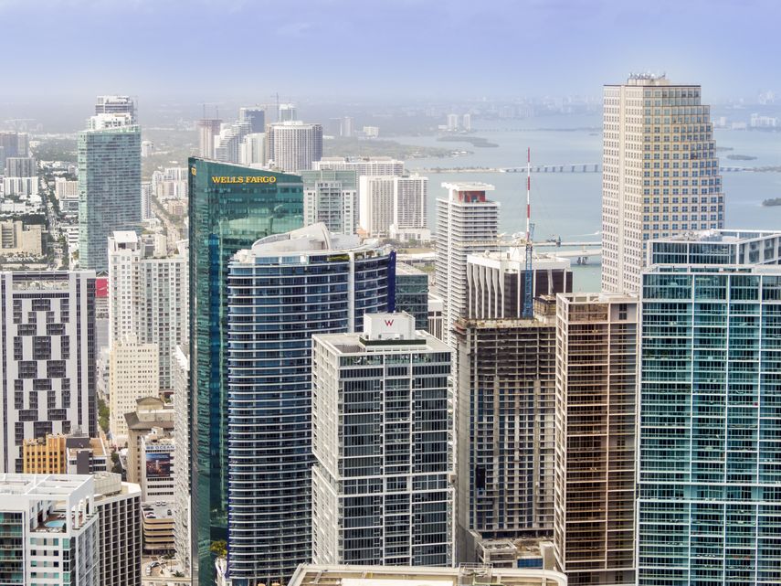 Vista parcial del centro de Miami, donde pululan los altos edificios.
