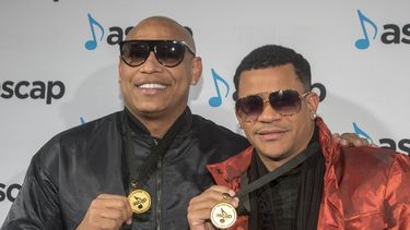 Gente de Zona posa en la ceremonia anual de entrega de los premios que la Sociedad Americana de Compositores, Autores y Editores (ASCAP), realizada en el Hotel Marriot Maquis de Nueva York.