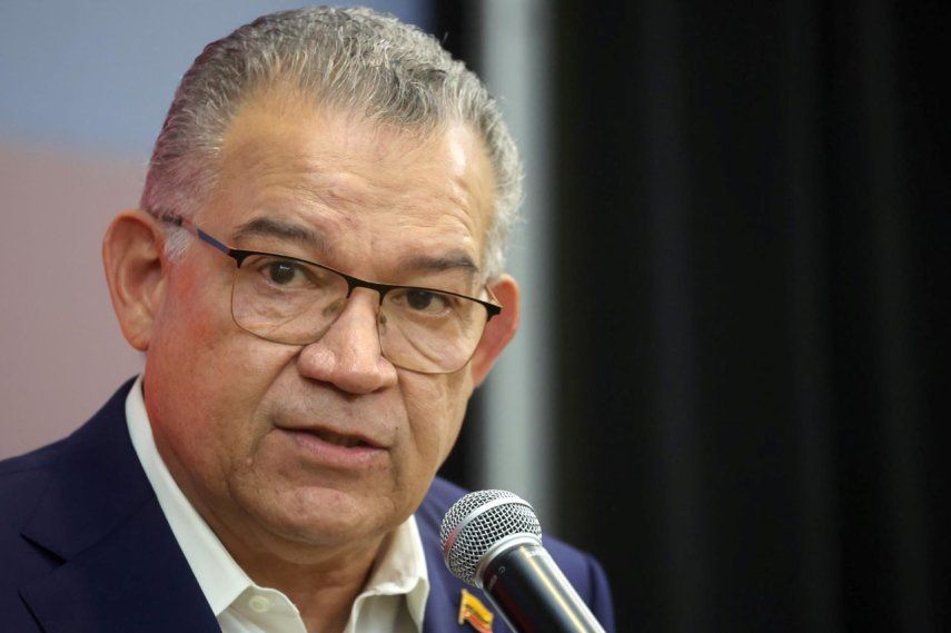 El expreso político y excandidato presidencial venezolano Enrique Márquez habla en una rueda de prensa en Caracas, Venezuela.