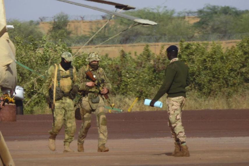 Mercenarios rusos del grupo Wagner en el aeropuerto de Mopti, en el centro de Malí.