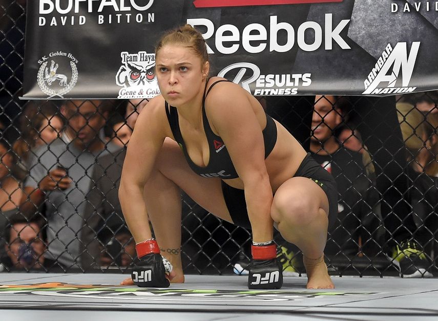 Rousey dice que Mayweather no sabe ni leer ni escribir