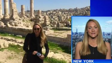 La joven estadounidense Cassandra De Pecol recorrió los 196 países del mundo. En la imagen, Cassandra es entrevistada en un programa de noticias australiano.