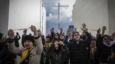 &nbsp;Peregrinos rezan a su llegada al al Santuario de Nuestra Señora de&nbsp;Fátima, en Portugal.