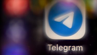&nbsp;En esta foto de archivo tomada el 8 de noviembre de 2021 del logotipo del servicio de mensajería móvil y llamadas Telegram en la pantalla de un teléfono inteligente en Moscú.