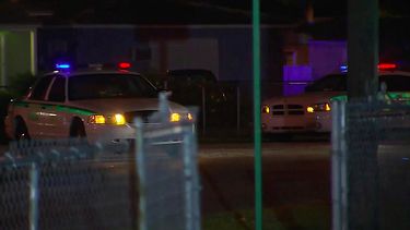 La policía acudió al vecindario cercano a la calle Jackson y Graham Drive, tras recibir una llamada telefónica.