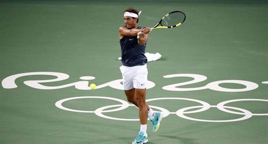 El tenista español Rafael Nadal entrenó en el Centro de Tenis de Río de Janeiro. (EFE)