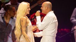 Elena Rose y Silvestre Dangond en el escenario de los Premios Juventud 2026.&nbsp;
