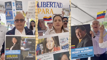 Familiares y amigos de Henry Alviárez, coordinador nacional de Vente Venezuela, organizaron una misa en Miami para exigir su liberación y la de todos los presos políticos del régimen de Nicolás Maduro