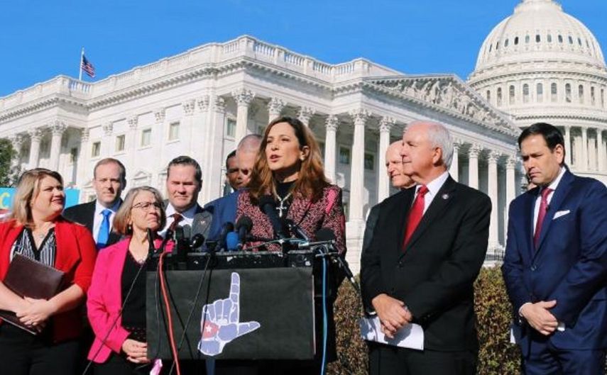 La congresista cubanoamericana María Elvira Salazar pidió además a la administración Biden que prenda el internet en la isla