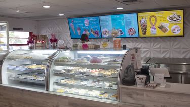 The Frances Gelato and Custom Cake’s está ubicado en la 2093 Palm Ave, en Hialeah.