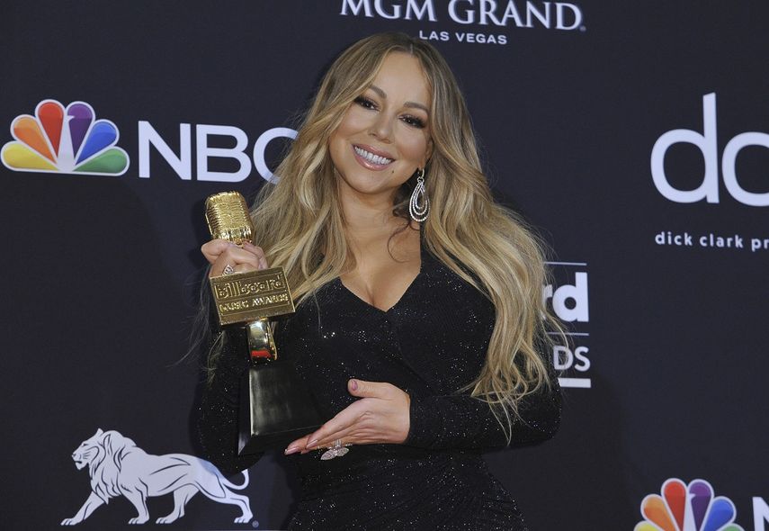 Mariah Carey posa con el premio Icon durante la entrega Billboard Music Awards en el Arena MGM Grand Garden, en Las Vegas.