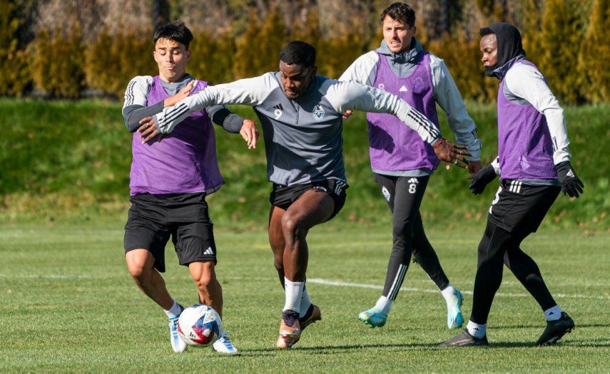 El delantero venezolano Sergio Córdova de los Vancouver Whitecaps de la MLS participa de un entrenamiento, el martes 21 de febrero de 2023.&nbsp;
