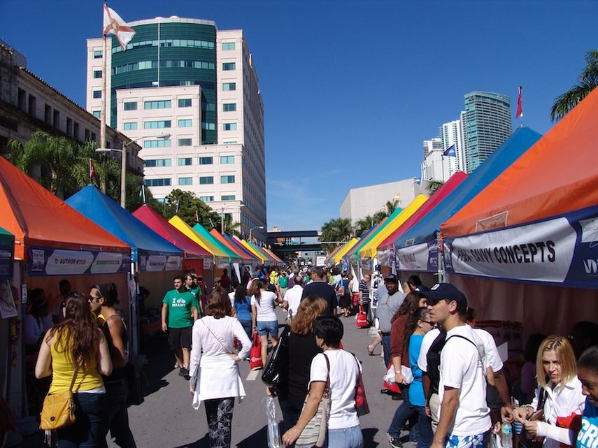 Ambiente en la pasada edición de la Feria Internacional del Libro de Miami. (CORTESÍA). 