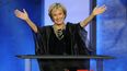 La actriz Cloris Leachman hace un gesto para el galardonado Mel Brooks, en el público, durante la 41ª gala a la trayectoria de The American Film Institute el 6 de junio de 2013 en Los Angeles.&nbsp;
