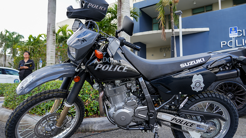 Una motocicleta de la Unidad de Conducci&oacute;n Agresiva de la Polic&iacute;a de Doral.