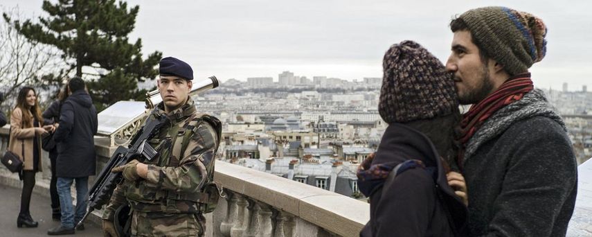 Un creciente número de países facilitó la declaración del estado de emergencia, que amenaza con convertirse en cotidiano cuando en realidad está pensado para situaciones extraordinarias de amenaza.