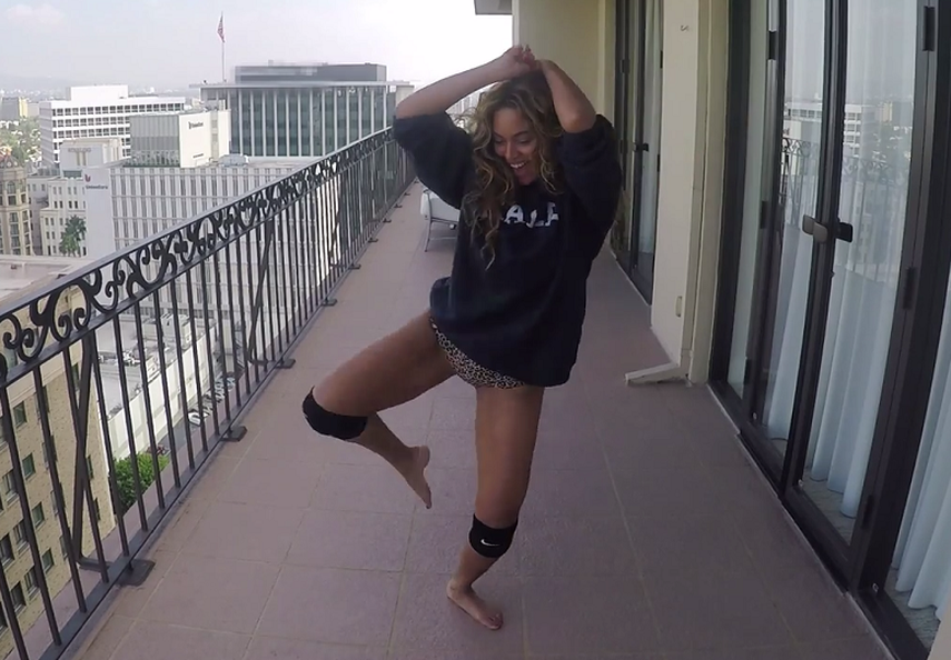 Escena del video de 7/11. (YOUTUBE)