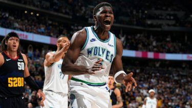 El armador de los Timberwolves de Minnesota Anthony Edwards reacciona luego de que su tiro fue bloqueado en la segunda mitad del Juego 7 de la segunda ronda de los playoffs de la NBA ante los Nuggets de Denver, el domingo 19 de mayo de 2024, en Denver.&nbsp;