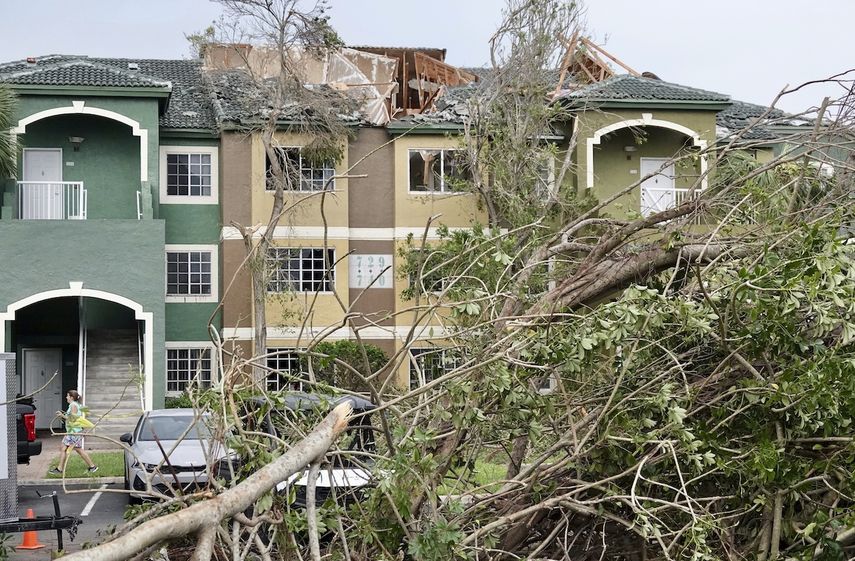 Tornado Causa Daños En Palm Beach Gardens, Florida