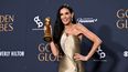 La actriz estadounidense Demi Moore posa con el premio a la Mejor Actuación Femenina en una Película - Musical o Comedia por The Substance en la sala de prensa durante la 82.a edición anual de los Premios Globo de Oro en el hotel Beverly Hilton en Beverly Hills, California, el 5 de enero de 2025.&nbsp;