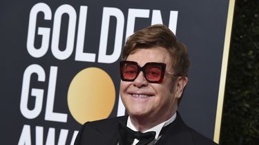 Elton John a su llegada a los premios Golden Globes en el Beverly Hilton Hotel en Beverly Hills, California.