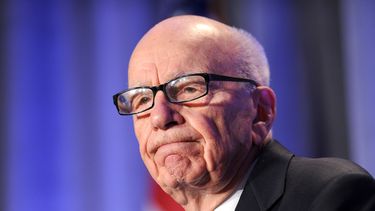 En esta fotografía de archivo del 14 de octubre de 2011, el director ejecutivo de News Corp., Rupert Murdoch, pronuncia un discurso de apertura en la Cumbre Nacional sobre la Reforma Educativa en San Francisco.