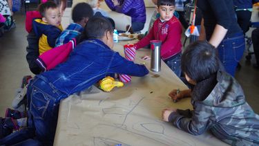El presupuesto asigna aproximadamente 1.800 millones de dólares para promover la educación temprana en California.
