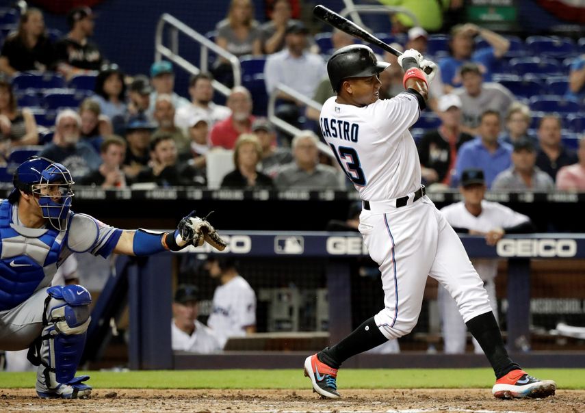 En el ataque el segunda base dominicano Starlin Castro (5) mandó la pelota a la calle en el quinto episodio, sin compañeros en los senderos.
