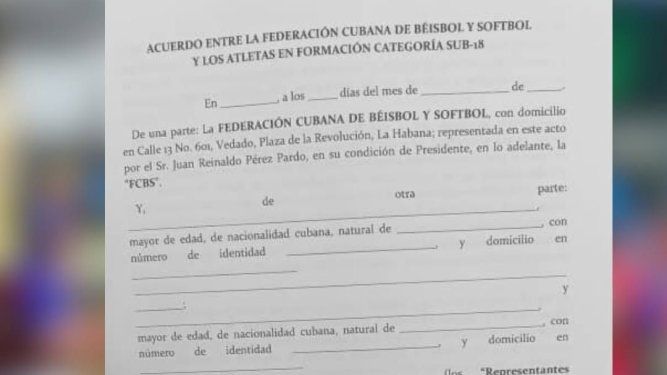 Documento en el que aparece las nuevas reglas de la FCB sobre los peloteros cubanos&nbsp;