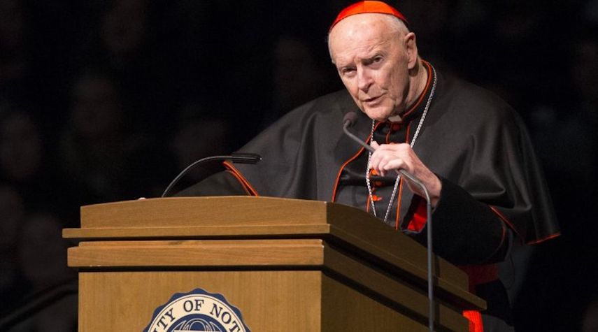 El cardenal y arzobispo emérito de Washington, Theodore McCarrik.