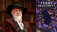 En esta combinación de fotos, Terry Pratchett y la portada del libro.