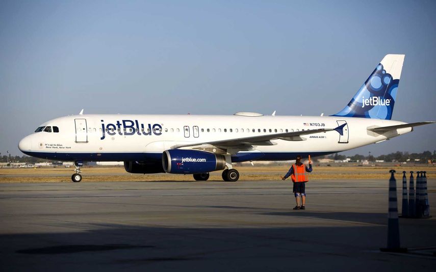 El organismo gubernamental acusó a JetBlue de no haber informado sobre las condiciones, términos y restricciones de la oferta