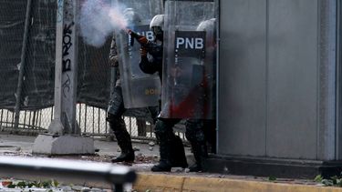 El 23 de enero, el día de mayores protestas, fueron arrestadas 696 personas, el mayor número registrado en un sólo día (en ese país) durante los últimos veinte años.