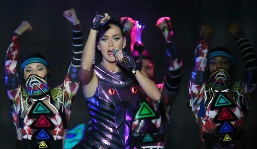 Aunque Katy Perry no asistirá este año a la gala de los Grammy que se celebrará el próximo lunes en Los Angeles, sí verá la premiación desde su casa y lo hará cómodamente (EFE).
